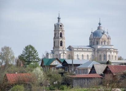 A trip to Gus Zhelezny: an estate and an amazing church. Why is the iron goose so named?